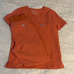 Figs Terracotta scrub set